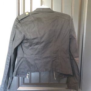 2be black zip up jacket size xs